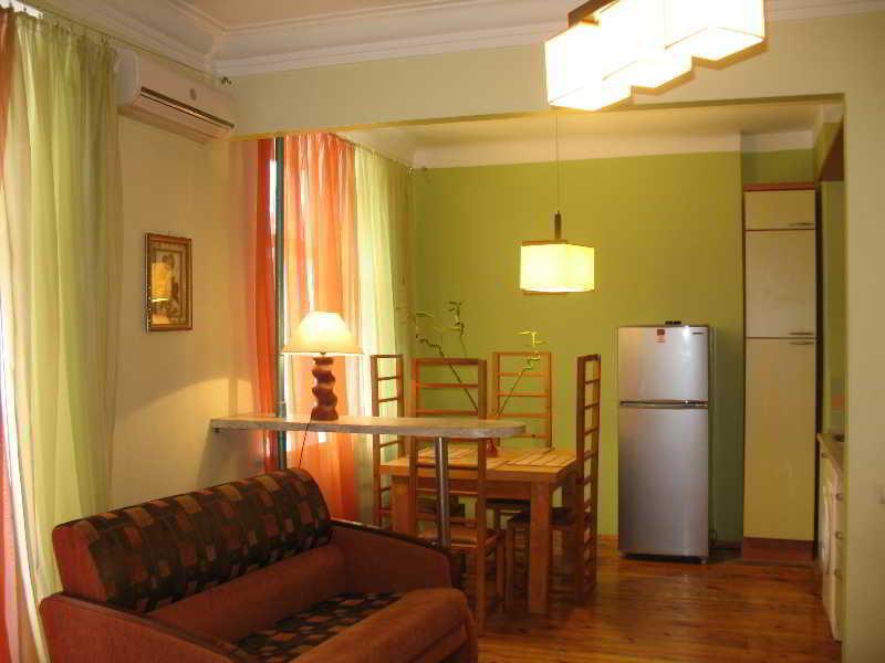 Ukrainian Hotel Service Apartments Kiev Exterior foto