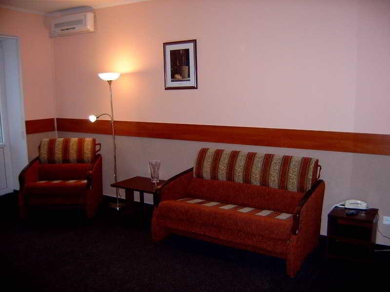 Ukrainian Hotel Service Apartments Kiev Exterior foto